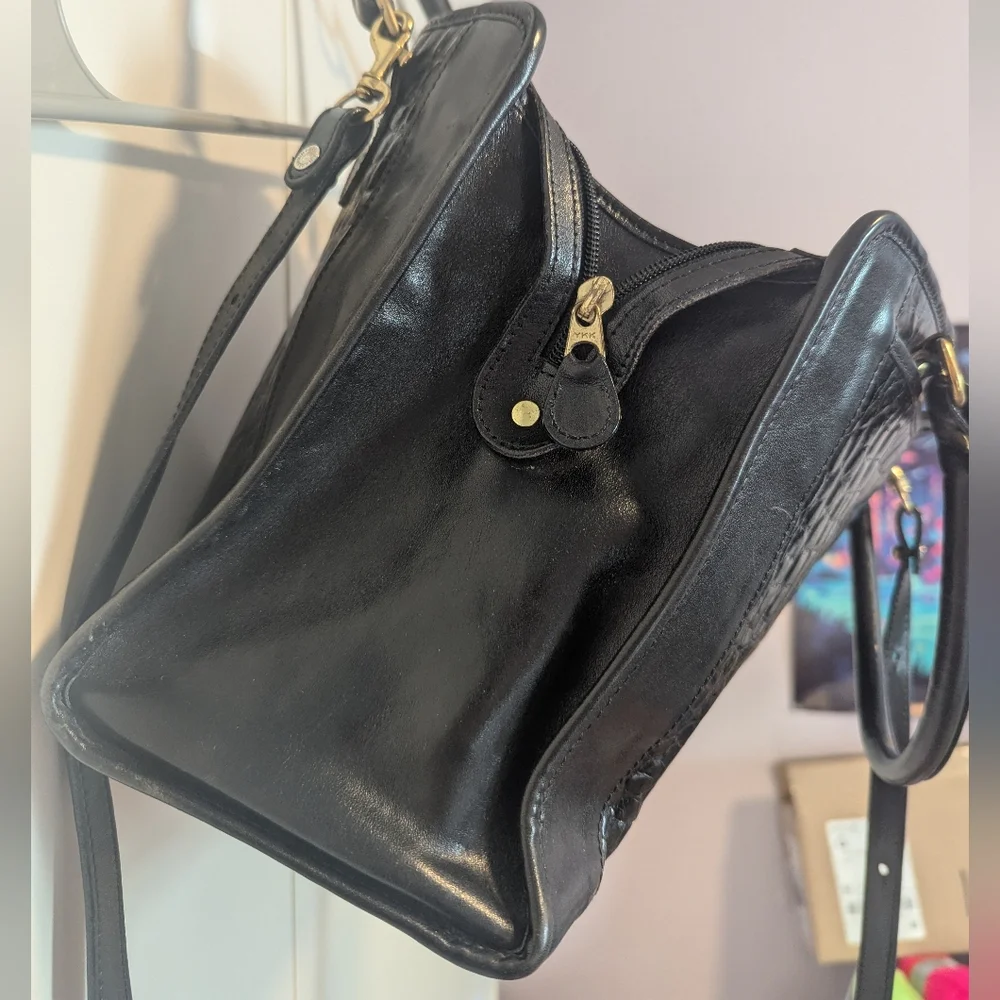 Vintage Brahmin Black Leather Crocodile-Embossed Handbag With Strap - Picture 7 of 11